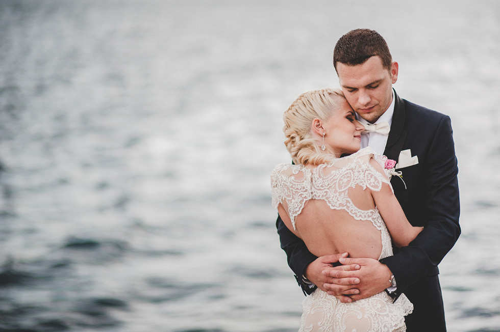 Newlyweds taking photos with photographer from Opatija